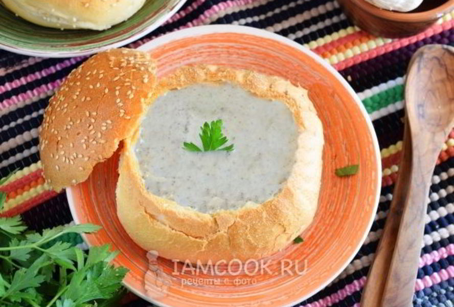 Чешский чесночный суп-пюре в хлебе