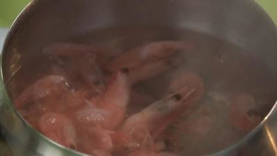 фасолевый суп-пюре с креветками