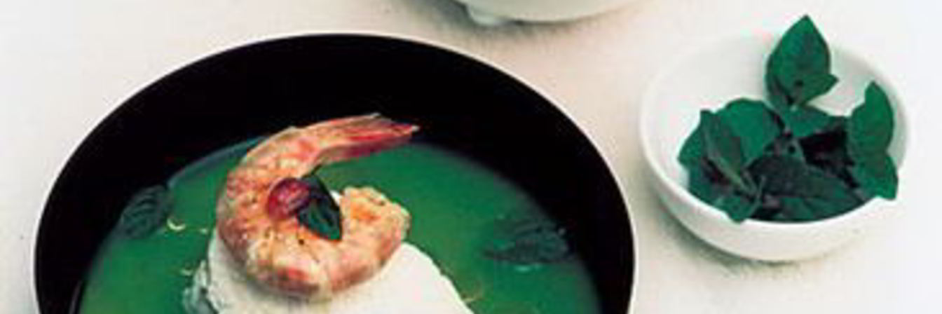 Гороховый суп-пюре с сыром рикотта и зернами граната