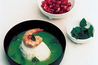 Гороховый суп-пюре с сыром рикотта и зернами граната