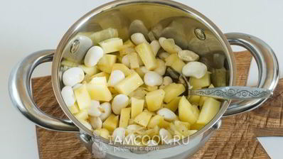 каталонский картофельный суп-пюре с бобами