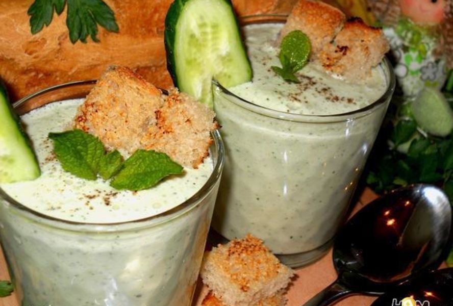 Холодный мятный суп-пюре с яблоком и огурцом