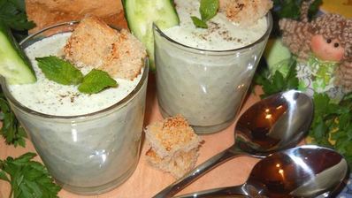 холодный мятный суп-пюре с яблоком и огурцом