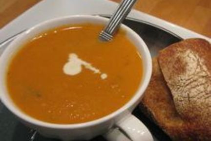 Морковно-томатный суп-пюре с кинзой