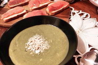 Суп-пюре из брокколи и шпината с плавленым сыром