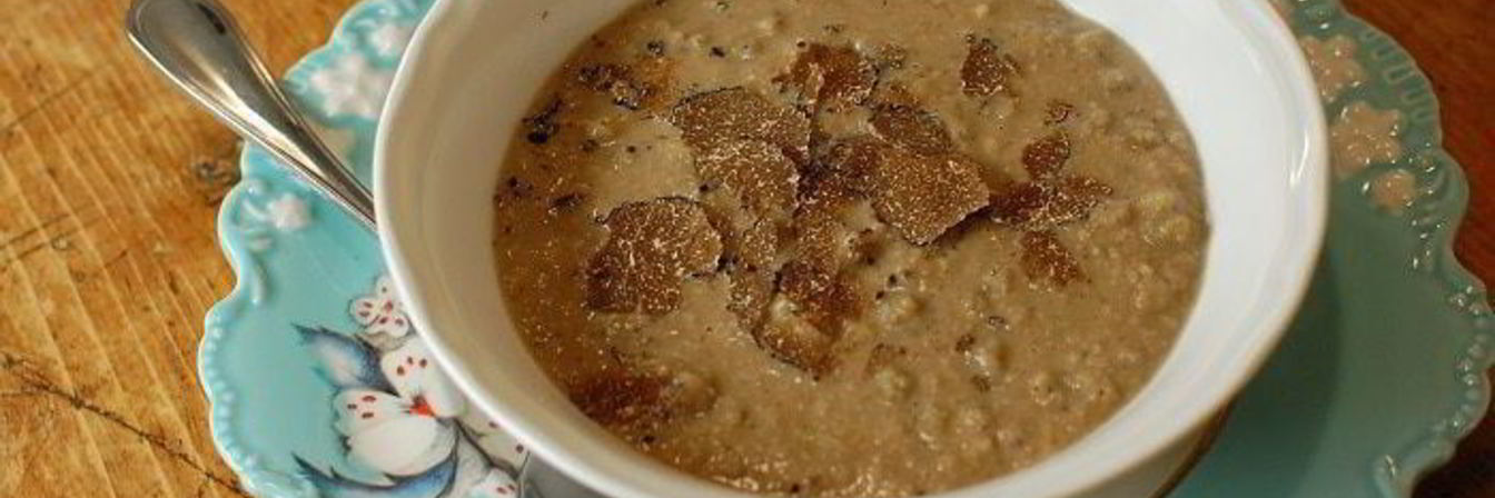 Суп-пюре из чечевицы и фасоли с трюфелем