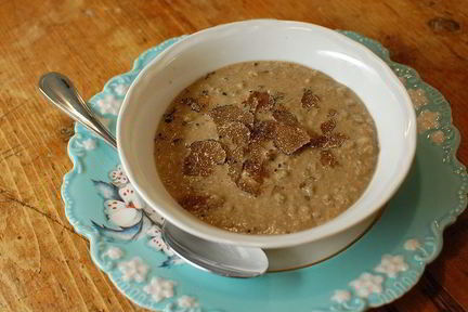 Суп-пюре из чечевицы и фасоли с трюфелем