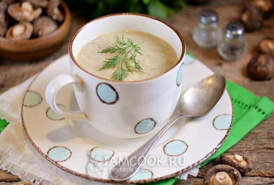 Суп-пюре из кабачков с грибами и сельдереем