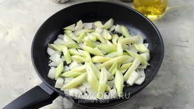 суп-пюре из кабачков с грибами и сельдереем