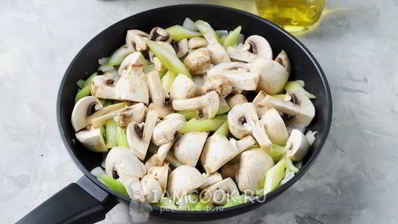 суп-пюре из кабачков с грибами и сельдереем