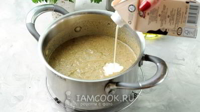 суп-пюре из кабачков с грибами и сельдереем