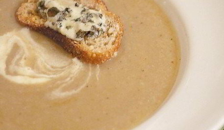 Рецепт супа-пюре из пастернака с луком-пореем и петрушкой