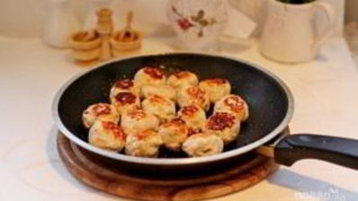 суп-пюре из тыквы с фрикадельками