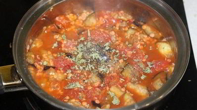 суп-пюре с баклажаном, томатами и чечевицей