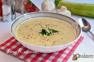 Суп-пюре с кабачками, шампиньонами и плавленым сыром