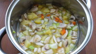 суп-пюре с кабачками, шампиньонами и плавленым сыром