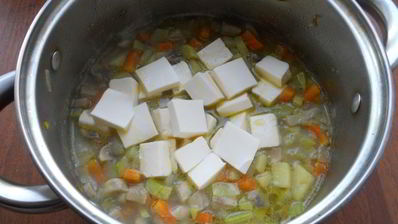 суп-пюре с кабачками, шампиньонами и плавленым сыром