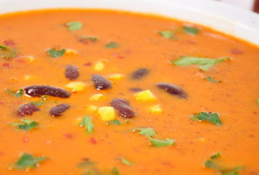 Суп-пюре с консервированной фасолью и томатами