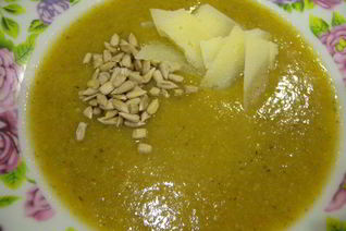 Суп-пюре со сладким перцем, спаржевой фасолью и грибами