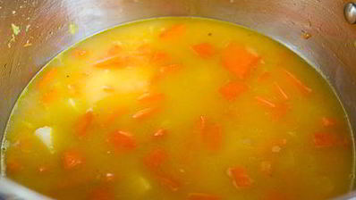 тыквенный суп-пюре с жареным острым фаршем