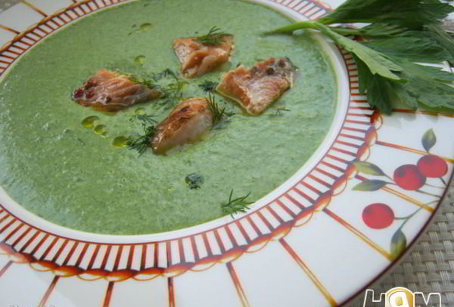 Зеленый суп-пюре с семгой