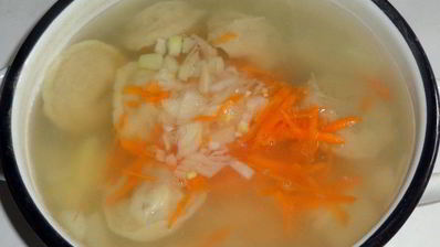 суп с пельменями