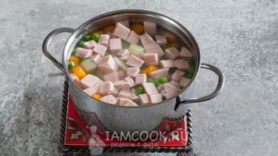 суп с вареной колбасой