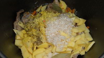 суп со свиными ребрышками и рисом в мультиварке