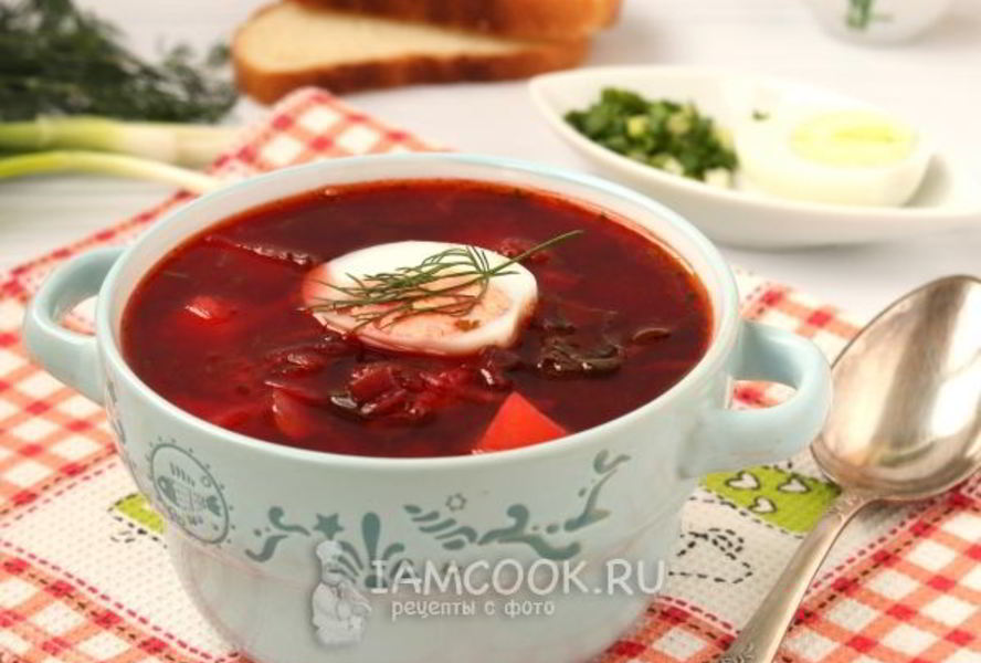 Горячий свекольник с ботвой