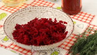 горячий свекольник с ботвой