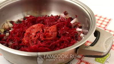 горячий свекольник с ботвой