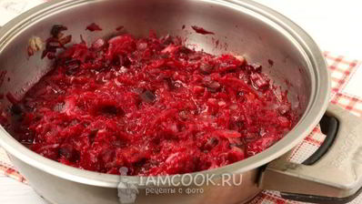 горячий свекольник с ботвой