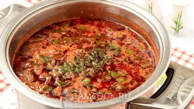 горячий свекольник с ботвой