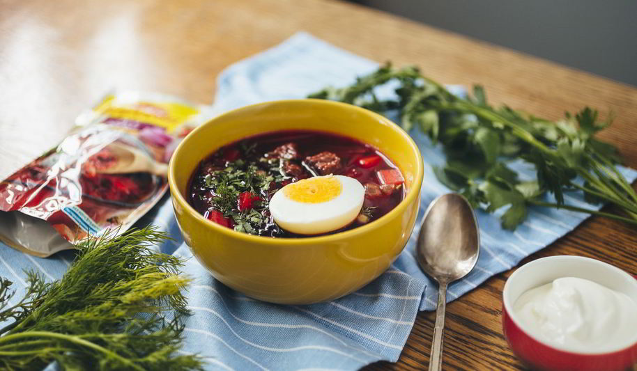 Рецепт горячего свекольника с яйцом