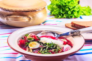 Холодный свекольник с ботвой