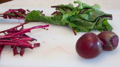 холодный свекольник с ботвой