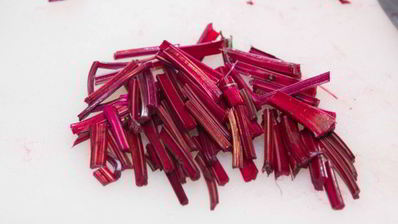 холодный свекольник с ботвой