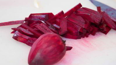 холодный свекольник с ботвой