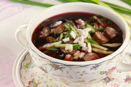 Холодный свекольник с колбасками