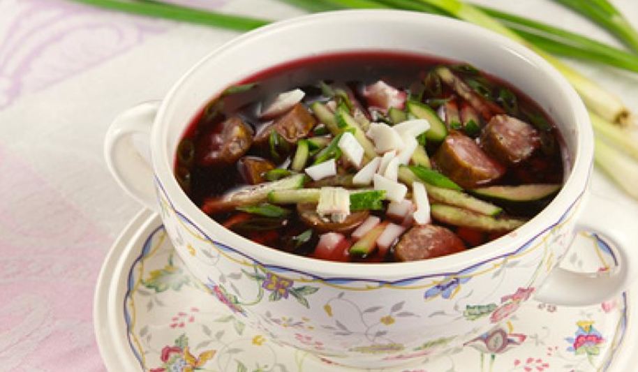 Рецепт холодного свекольника с колбасками