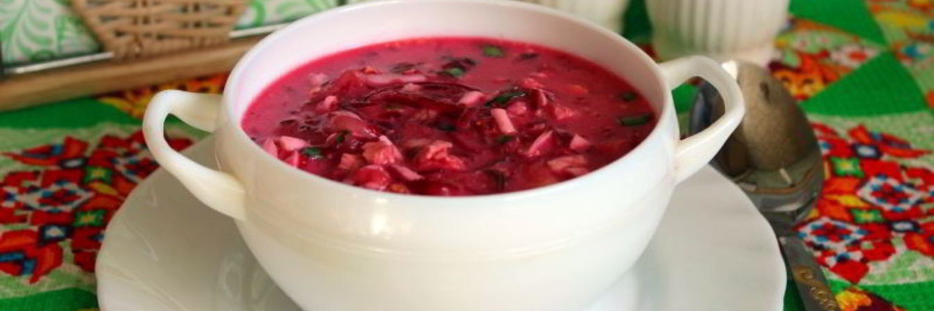 Холодный свекольник с курицей на сметане и минеральной воде