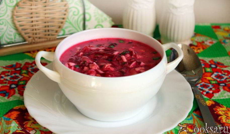 Рецепт холодного свекольника с курицей на сметане и минеральной воде