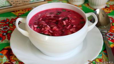 холодный свекольник с курицей на сметане и минеральной воде