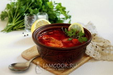 Классический горячий свекольник с курицей