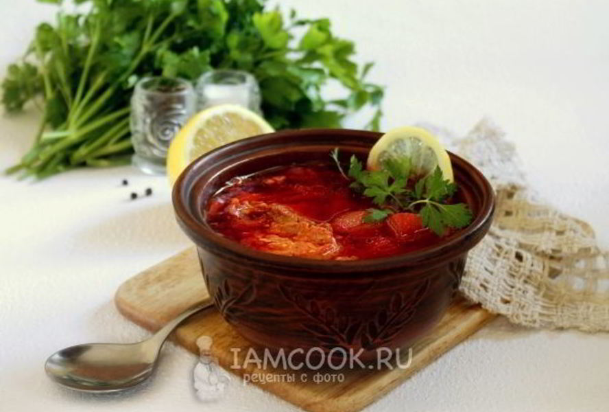 Классический горячий свекольник с курицей