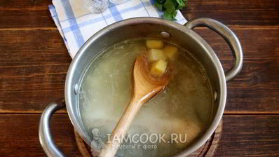 классический горячий свекольник с курицей