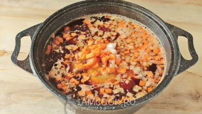 классический горячий свекольник с мясом