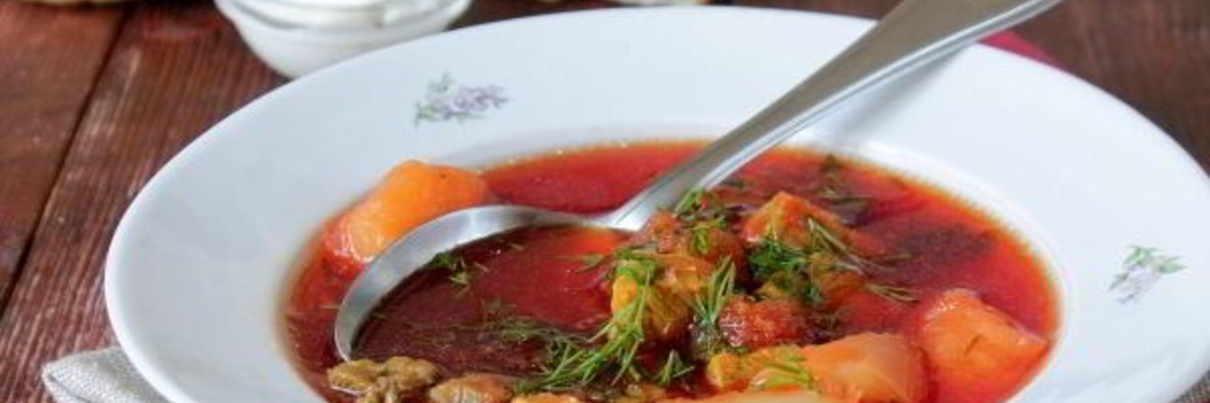 Классический горячий свекольник со свининой