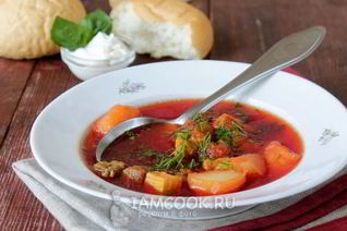 Классический горячий свекольник со свининой