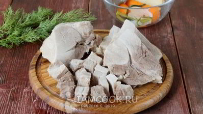 классический горячий свекольник со свининой